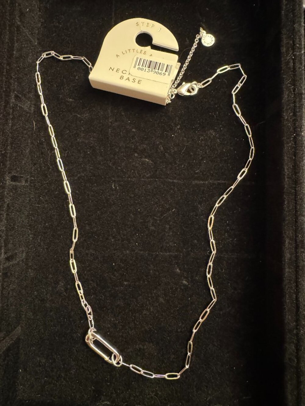 A Littles & Co. Paperclip Charm Necklace – Silver – NWT ✨
